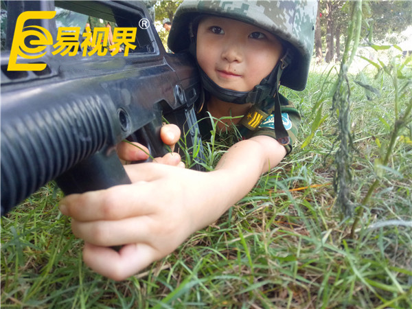 瞄準(zhǔn)目標(biāo)，準(zhǔn)備開火