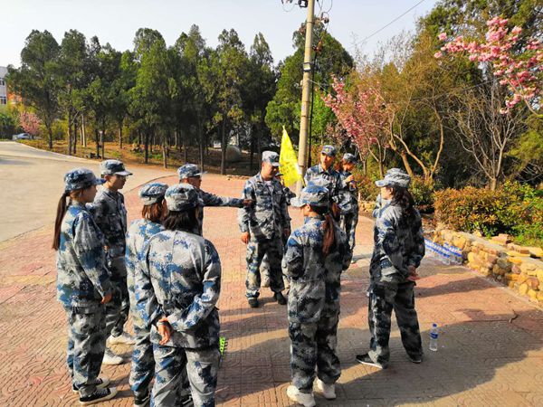 游戲環(huán)節(jié)中，大家齊心協(xié)作，群策群力