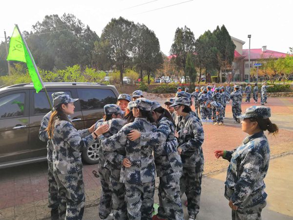 游戲環(huán)節(jié)中，大家齊心協(xié)作，群策群力
