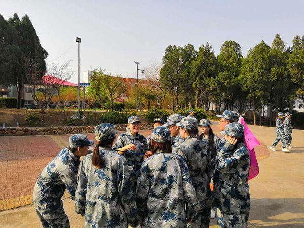 游戲環(huán)節(jié)中，大家齊心協(xié)作，群策群力